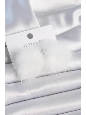 Beyaz Renk Tüylü Ponpon Model Çelik Küpe