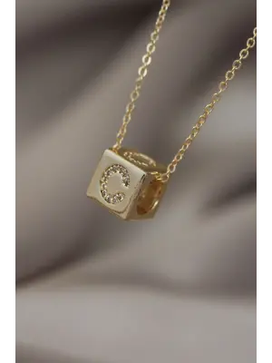Gold Renk Zirkon Taşlı Küp Model C Harfli Kolye