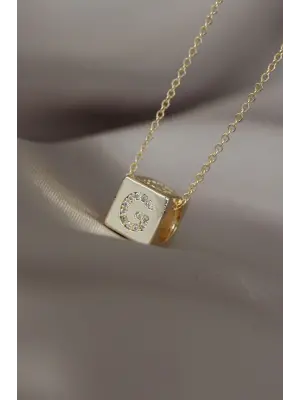Gold Renkli Zirkon Taşlı Küp Model G Harfli Kolye
