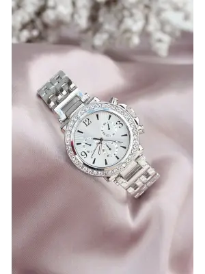 Gümüş Metal Kordonlu Zirkon Taşlı Kasa Tasarımlı Kadın Saat
