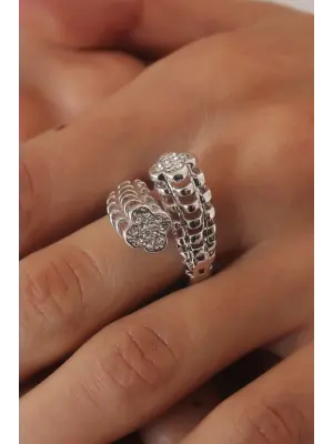 Gümüş Renk 3D Yonca Model Zirkon Taşlı Kadın Yüzük