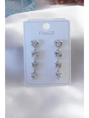 Gümüş Renk Kalp Model Zirkon Taşlı Kadın Küpe