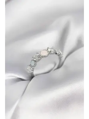 Gümüş Renk Minimal Plaka ve Zirkon Taşlı Kadın Yüzük