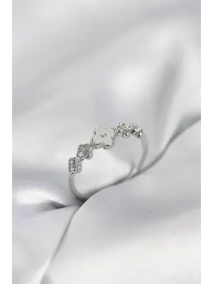 Gümüş Renk Minimal Yonca ve Zirkon Taşlı Kadın Yüzük