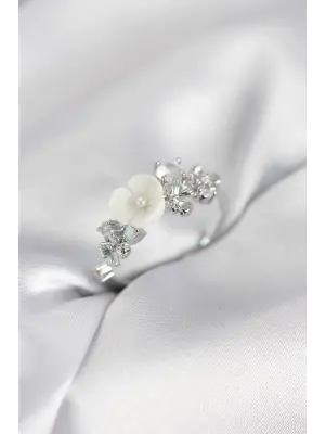 Gümüş Renk Pirinç Çiçek Model Zirkon Taşlı Kadın Yüzük