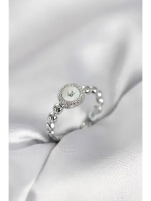 Gümüş Renk Sedefli Yıldız Model Zirkon Taşlı Kadın Yüzük