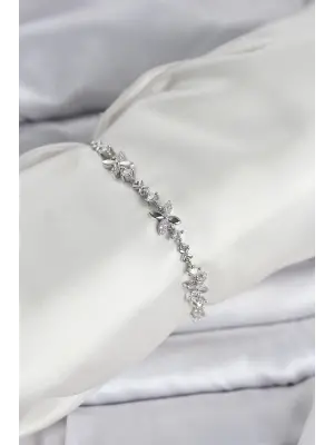Gümüş Renk Yonca Model Zirkon Taşlı Asansörlü Kadın Bileklik