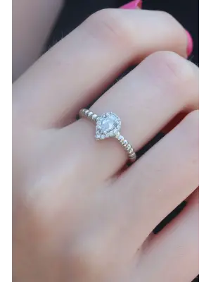 Gümüş Renk Zirkon Taşlı Damla Model Kadın Yüzük