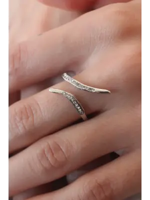 Gümüş Renk Zirkon Taşlı Kadın Yüzük