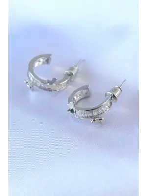 Gümüş Renk Zirkon Taşlı Kelebek Detay Yarım Halka Model Pirinç Kadın Küpe