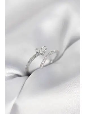 Gümüş Renk Zirkon Taşlı Kuyruklu Kalp Model Kadın Yüzük