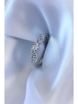 Gümüş Renk Zirkon Taşlı Yıldız Model Kadın Yüzük