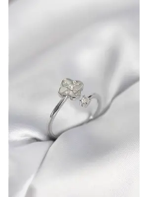 Gümüş Renk Zirkon Taşlı Yonca Model Kadın Yüzük