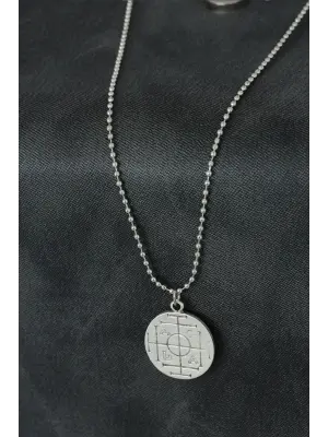 Madalyon Figürlü Metal Erkek Kolye