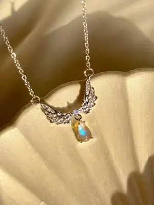 Melek Kanadı Damla Taşlı Gümüş Kolye