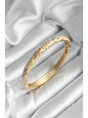 Mineli Pirinç Bej Çiçek Desenli Gold Renk Kadın Kelepçe (çap 60 mm)