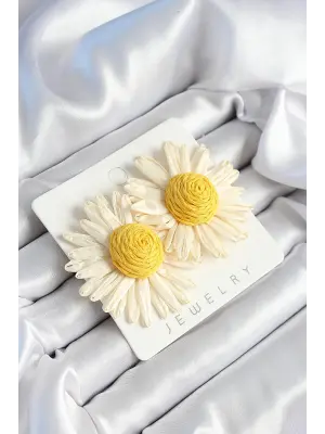 Papatya Model Beyaz Ve Sarı Renk Kadın Küpe