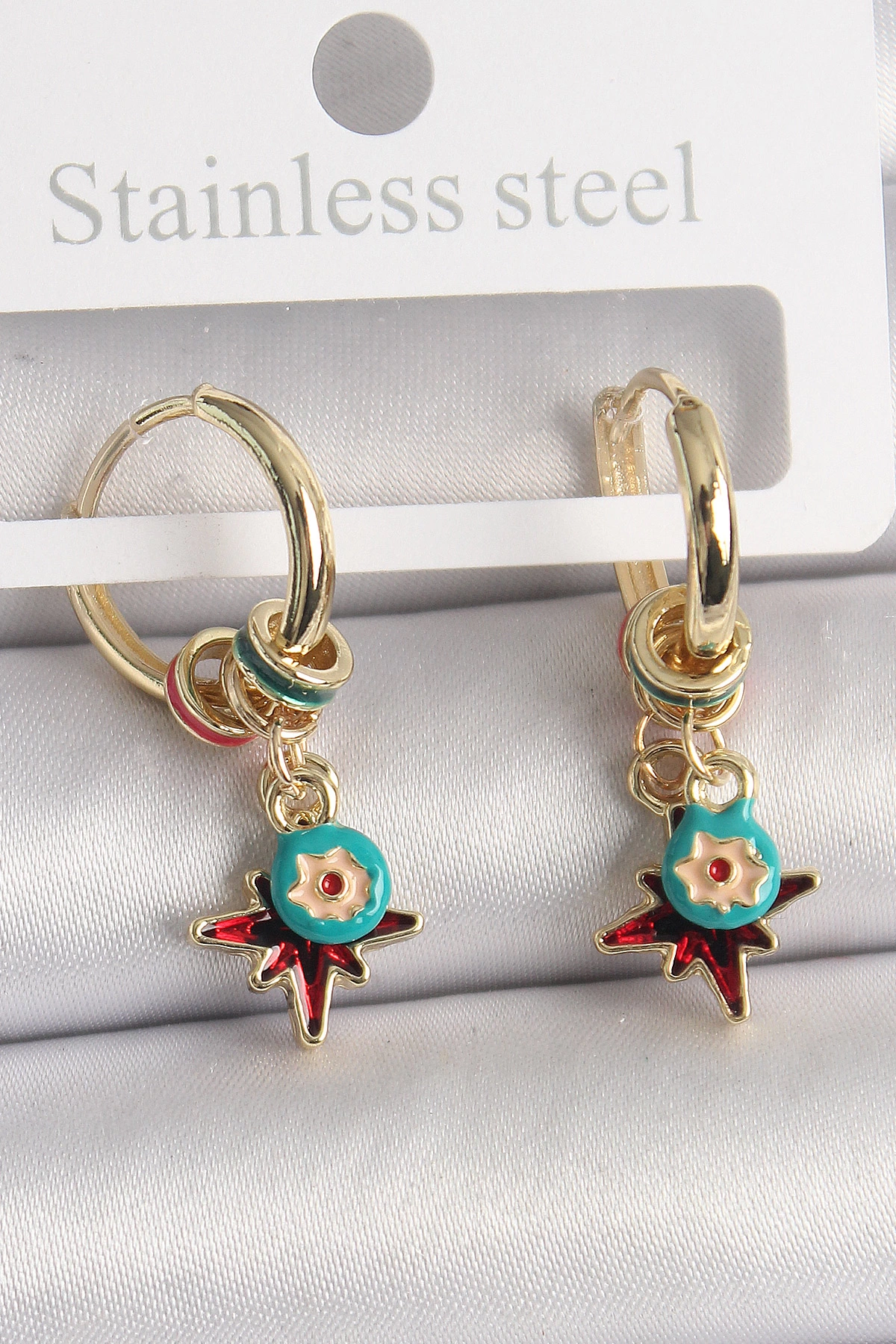  Altın Sallantı Kırmızı Yıldız Model Çiçek Detay Çelik Küpe