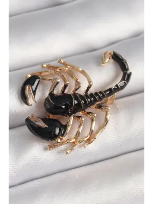 Pirinç Gold Renk Siyah Akrep Model Kadın Broş