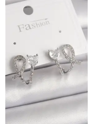  Gümüş Düğüm Model Zirkon Taşlı Kalp Detay Çelik Küpe