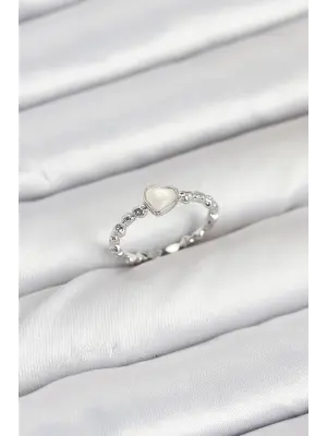 Pirinç Gümüş Renk Kalpli Model Kadın Yüzük