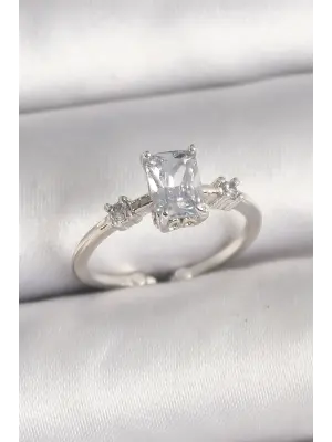 Pirinç Gümüş Renk Kare Zirkon Taşlı Model Kadın Yüzük