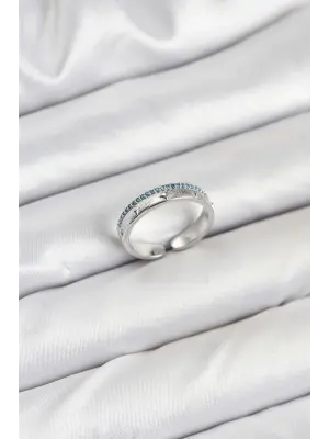 Pirinç Gümüş Renk Sıralı Zirkon Taşlı Kutup Yıldızı Model Kadın Yüzük