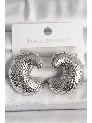  Gümüş Yılan Sırtı İşlemeli Yarım Halka Model Çelik Küpe