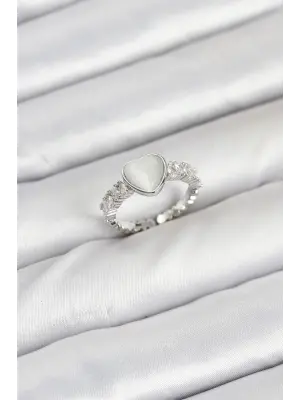 Pirinç Gümüş Renk Zirkon Taşlı Kalpli Kadın Yüzük