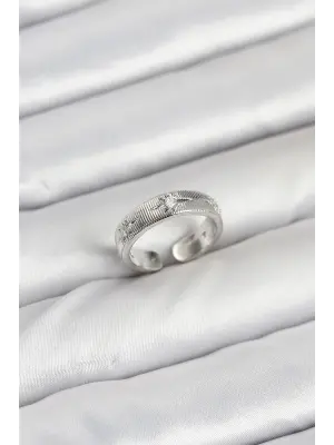 Pirinç Gümüş Renk Zirkon Taşlı Kutup Yıldızı Model Kadın Yüzük