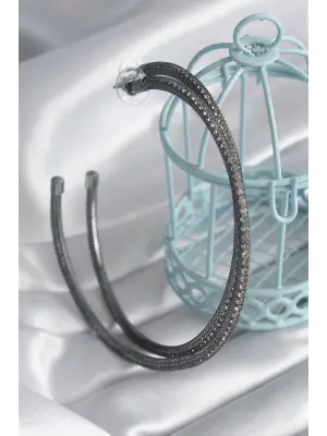  Siyah Renk Hasır Halka Model Zirkon Taş Detay Çelik Küpe