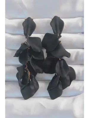  Siyah Renk Sallantılı Yaprak Model Küpe