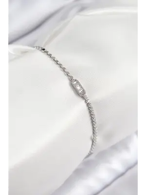 Pirinç Zirkon Taşlı Dikdörtgen Model Ezme Zincir Gümüş Renk Kadın Bileklik