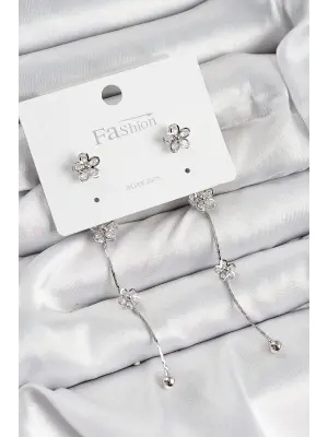 Pirinç Zirkon Taşlı Sallantılı Çiçek Model Gümüş Renk 925 Ayar Gümüş Çivi Kadın Küpe