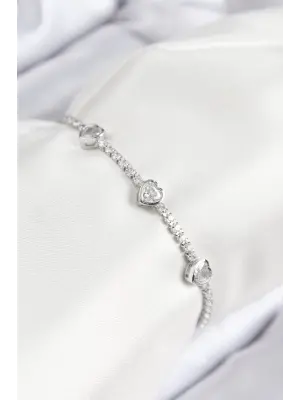 Pirinç Zirkon Taşlı Sıralı Kalp Model Gümüş Renk Asansörlü Kadın Bileklik