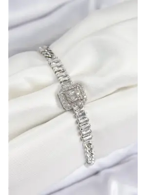 Pirinç Zirkon Taşlı Su Yolu Detaylı Baget Model Gümüş Renk Kadın Bileklik