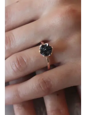 Siyah Renk Lotus Çiçek Figür Altın Çelik Yüzük