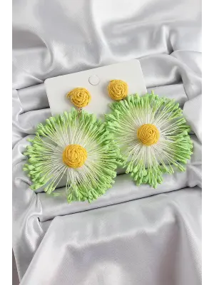 Yeşil Püsküllü Papatya Figürlü Hasır Örgü Model Gold Renk Kadın Küpe