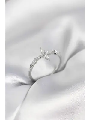 Yıldız Model Zirkon Taşlı Gümüş Renk Kadın Yüzük