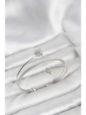 Yonca Çiçek Model Çelik Gümüş Renk Kadın Bileklik