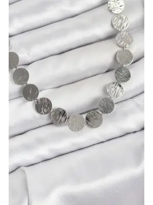 Yuvarlak Plaka Model Gümüş Renk Kadın Kolye