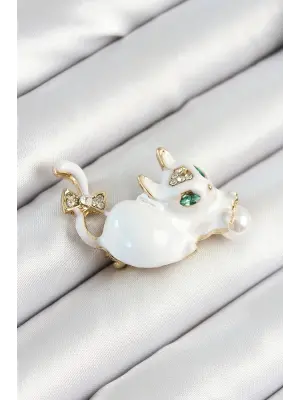 Zirkon Taşlı İnci Detaylı Beyaz 3D Kedi Figürlü Gold Renk Kadın Broş