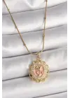 316L Çelik Gold Renk Topçuk Zincir Zirkon Taş Detaylı Pembe Gül İşlemeli Portre Model Kadın Kolye