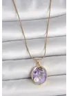 316L Çelik Gold Renk Zincir Mor Çiçek İşlemeli İnci Detay Portre Model Kadın Kolye