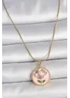 316L Çelik Gold Renk Zincir Pembe Çiçek İşlemeli İnci Detay Portre Model Kadın Kolye