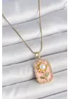 316L Çelik Gold Renk Zincir Pembe Mineli İncli Papatya Model Portre Model Kadın Kolye