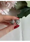 Kalpli Ortası Minik Taşlı Gümüş Küpe