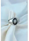Gümüş Metal Ayarlamalı Siyah Mineli Taşlı Yonca Yüzük