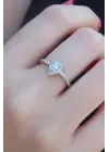 Gümüş Renk Zirkon Taşlı Damla Model Kadın Yüzük