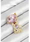 Pembe Zirkon Taşlı Kap Detaylı Kedi Figürlü Gold Renk Kadın Broş
